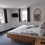 Gasthof Lug Ins Land