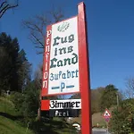 Lug Ins Land